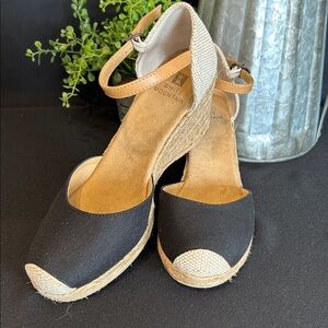 White Mountain Mamba Black and Cream Espadrilles with wedge jute heel Size 6.5